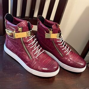 NEW J75 by Jump Men's Zeus High-top Leather Sneaker with metal strap, size 9